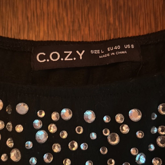 Elegant Black Off The Shoulder Dress - Picture 3 of 6